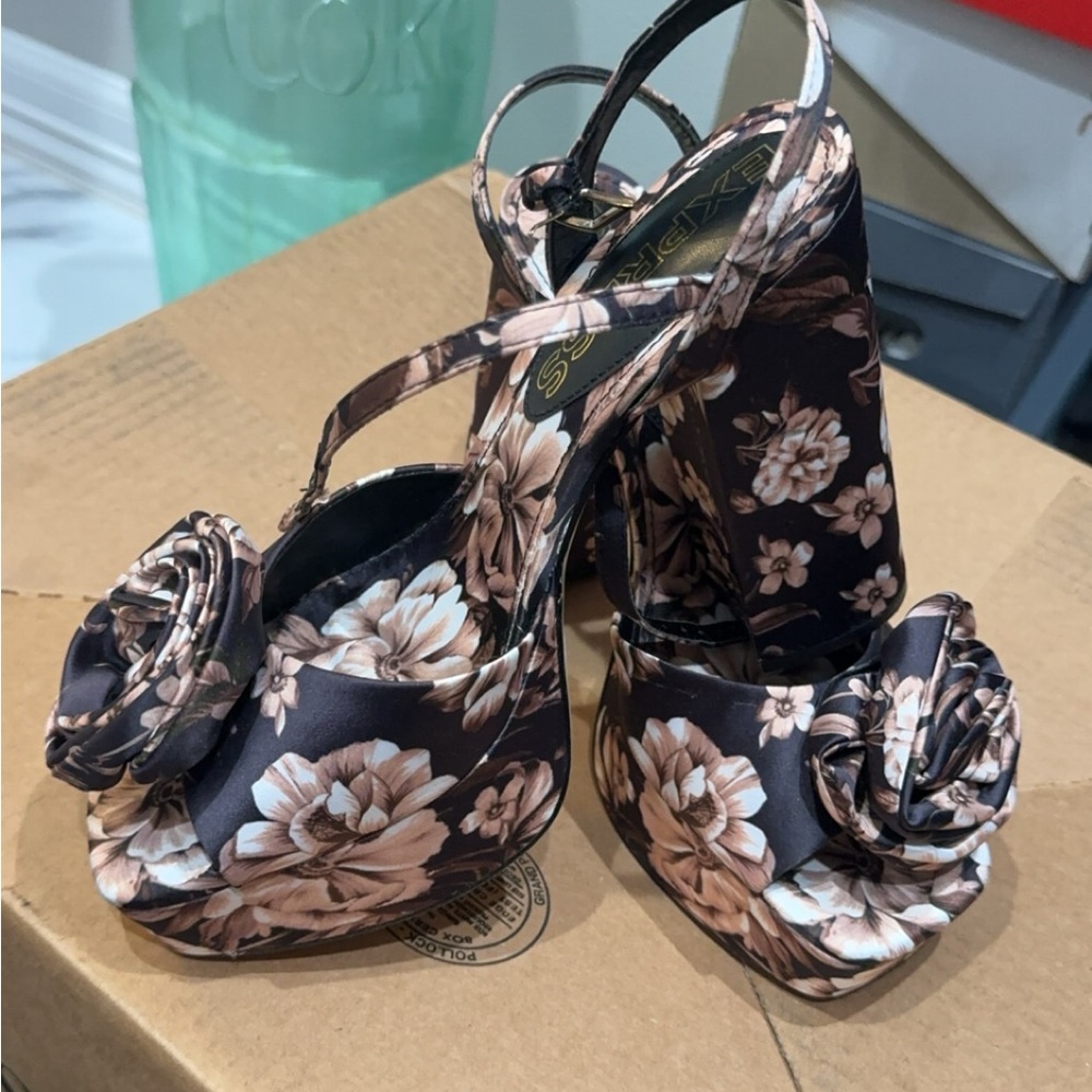 Express heels